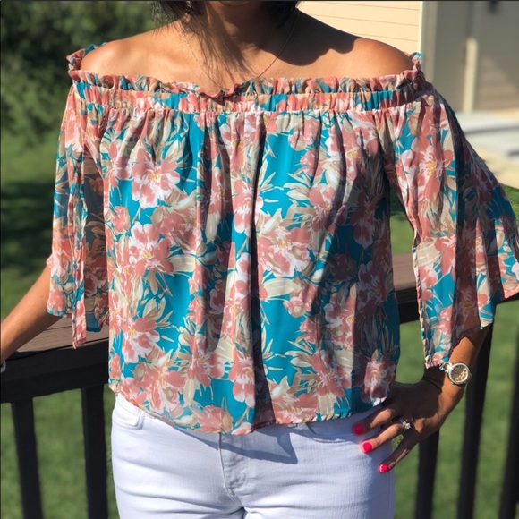 Turquoise flower top🌺 - Picture 3 of 4